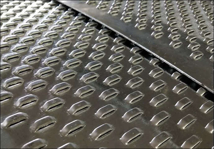 Anti slippery galvanized steel plate for industrial flooring