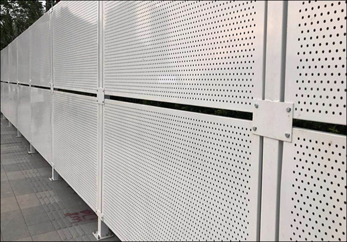 Galvanized porous sheets windproof barrier, porosity 50 percent